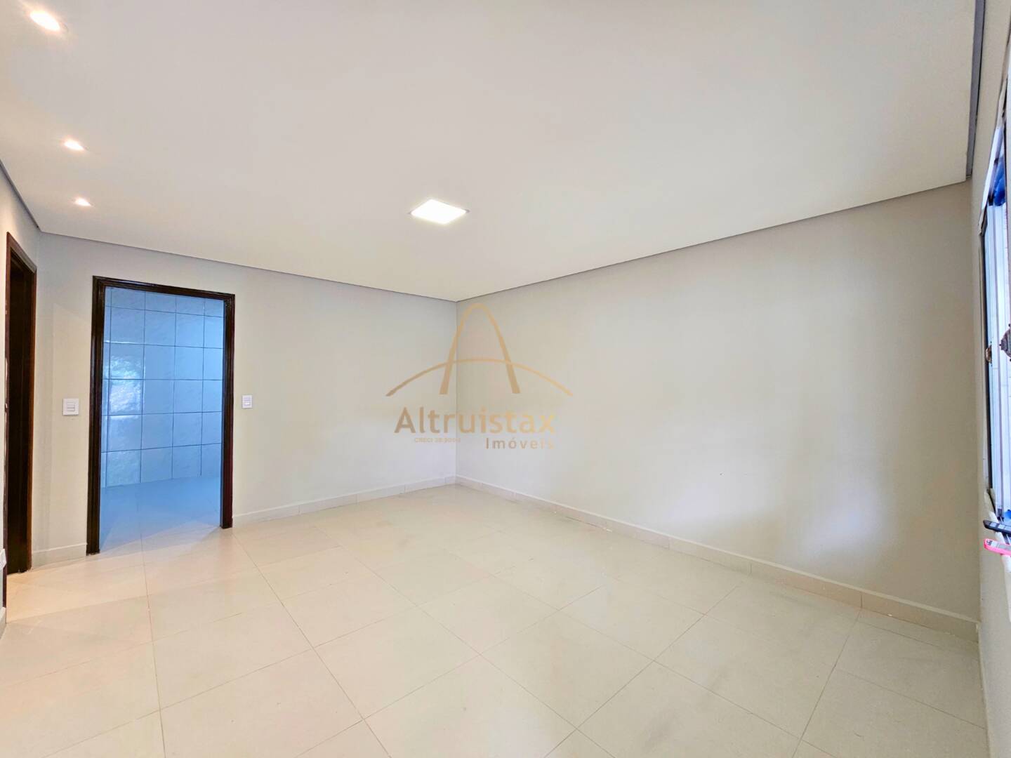 Casa à venda com 3 quartos, 111m² - Foto 3