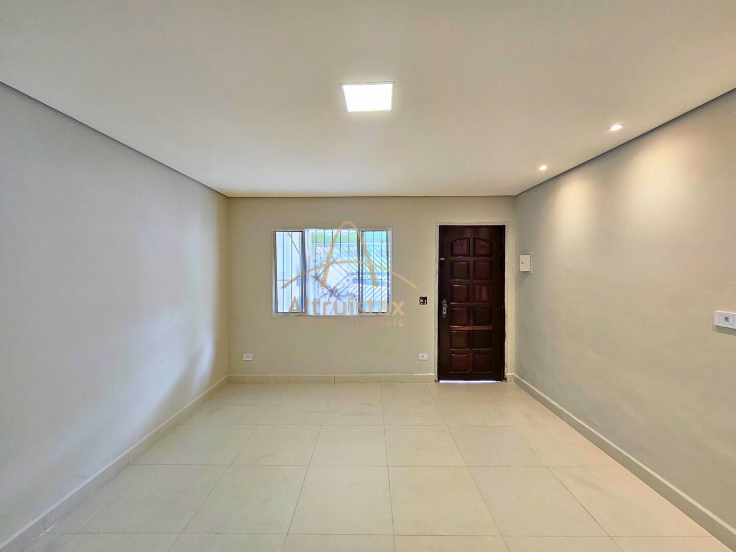 Casa à venda com 3 quartos, 111m² - Foto 4