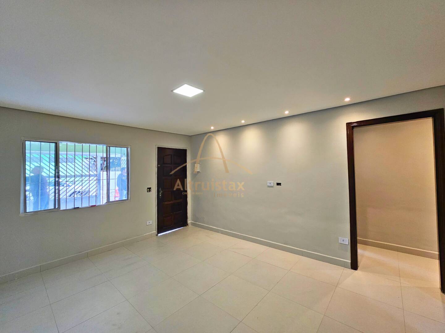 Casa à venda com 3 quartos, 111m² - Foto 1