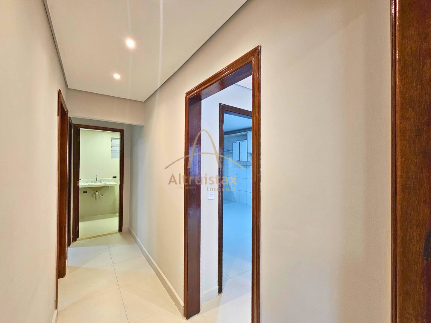 Casa à venda com 3 quartos, 111m² - Foto 7