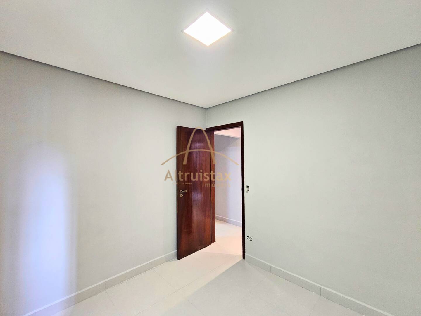 Casa à venda com 3 quartos, 111m² - Foto 11